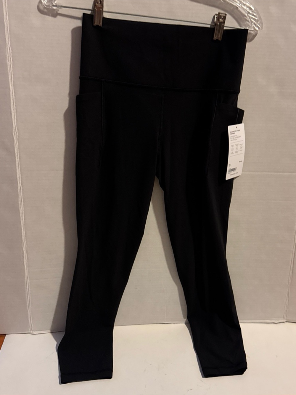 Athleta Salutation Stash 7/8 Tight Black Ankle Leggings Pockets Stretch S NWT